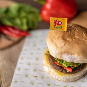 เมนูอาหารหน้าร้าน แฮมเบอร์เกอร์เจ (Vegan Burger)