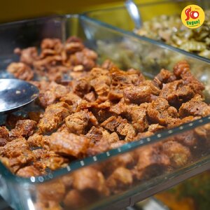 หมูกรอบเจ (Crispy Porkless)