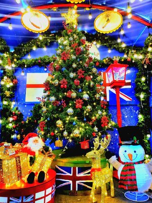 แบบต้นคริสต์มาสปลอม"DECORATIONS"