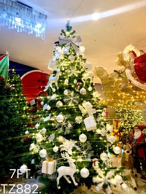 ต้นคริสต์มาสปลอมพร้อมของตกแต่ง7ฟุต