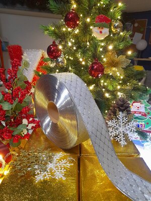 โบว์ริบบิ้นสีเงินลาย6cm.