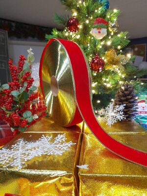 โบว์ริบบิ้นสี"แดงคริสต์มาส"ขนาด1นิ้วครึ่ง