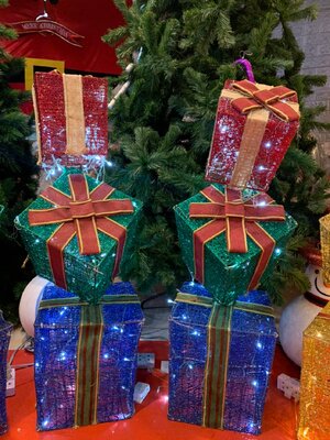 ขายเซทกล่องของขวัญคริสต์มาสแบบตั้งได้ สามสี พร้อมประดับไฟ