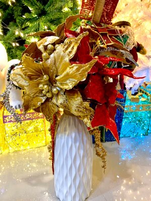 แจกันดอกไม้คริสต์มาสวางโชว์ประดับหลากรูปแบบ