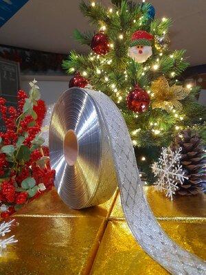 โบว์ริบบิ้นสีเงินลายขนาด1นิ้วครึ่ง