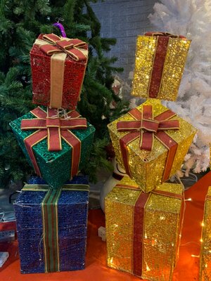 ราคากล่องของขวัญคริสต์มาสพร้อมประดับไฟแบบตั้ง3ชั้น