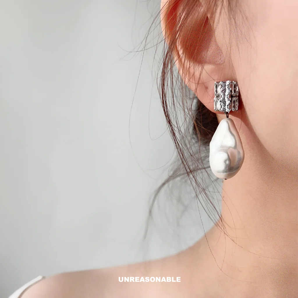 Baroque pearl earrings