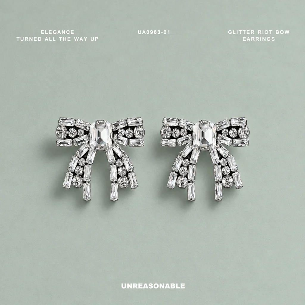 Glitter Riot Bow earrings. ต่างหูโบว์คริสตัล Glitter Riot Bow earrings. ต่างหูโบว์คริสตัล