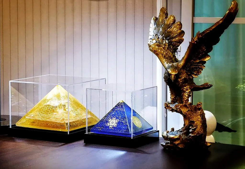 Gold Pyramid XL - Abundance Gold Pyramid XL - Abundance