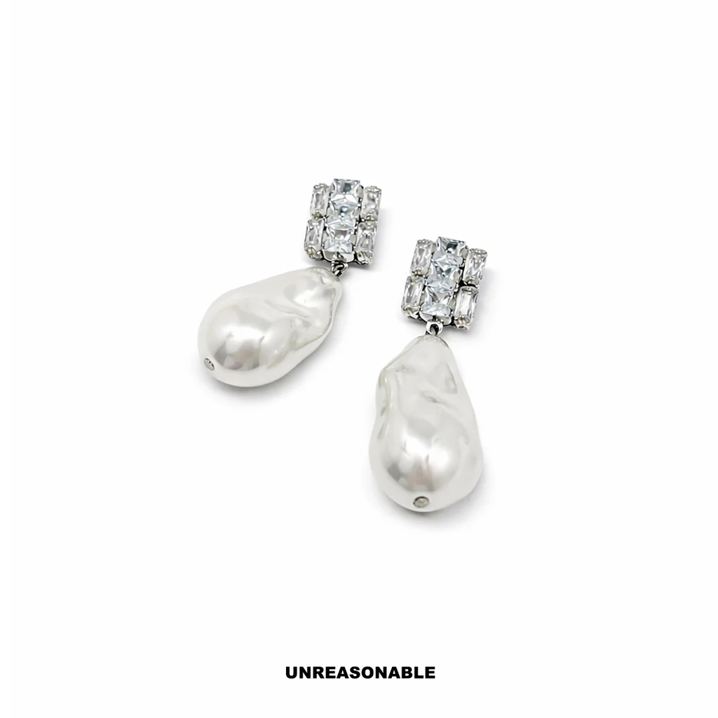 Baroque pearl earrings
