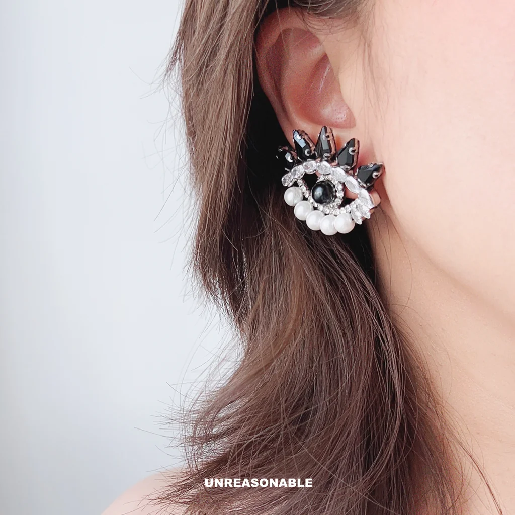 Black Eye Earrings ต่างหูคลิป ต่างหูก้านเงินแท้ Black Eye Earrings ต่างหูคลิป ต่างหูก้านเงินแท้