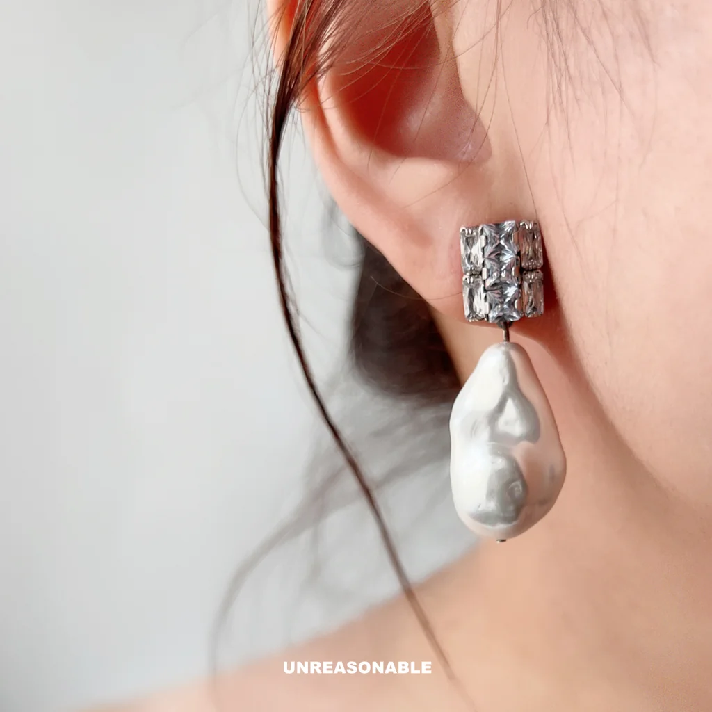 Baroque pearl earrings