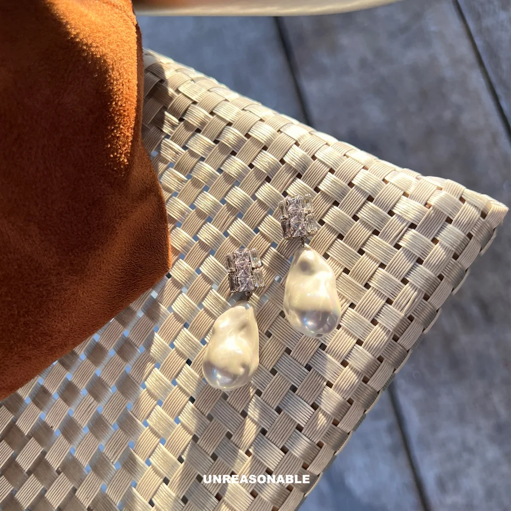 Baroque pearl earrings