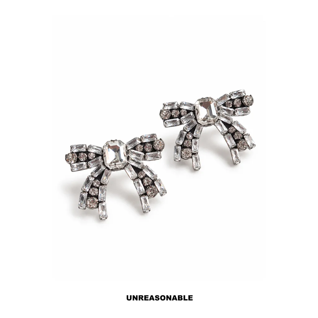 Glitter Riot Bow earrings. ต่างหูโบว์คริสตัล Glitter Riot Bow earrings. ต่างหูโบว์คริสตัล