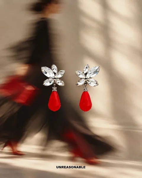 Crystal Red Drop Earrings UA0442-03 ต่างหูห้อยคริสตัลหยดน้ำสีแดง Unreasonable Accessories