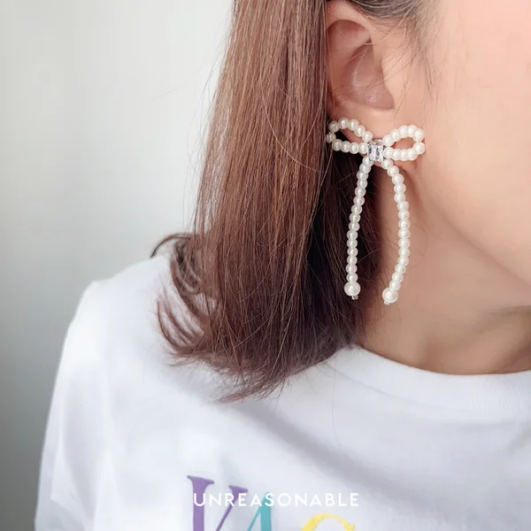 ต่างหูโบว์ มุกแก้ว Glass Pearl ต่างหูคลิป ต่างหูก้านเงินแท้ UA0934-01 Unreasonable Accessories image 6 ต่างหูโบว์ มุกแก้ว Glass Pearl ต่างหูคลิป ต่างหูก้านเงินแท้ UA0934-01 Unreasonable Accessories image 6