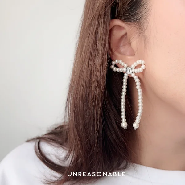 ต่างหูโบว์ มุกแก้ว Glass Pearl ต่างหูคลิป ต่างหูก้านเงินแท้ UA0934-01 Unreasonable Accessories image 4 ต่างหูโบว์ มุกแก้ว Glass Pearl ต่างหูคลิป ต่างหูก้านเงินแท้ UA0934-01 Unreasonable Accessories image 4