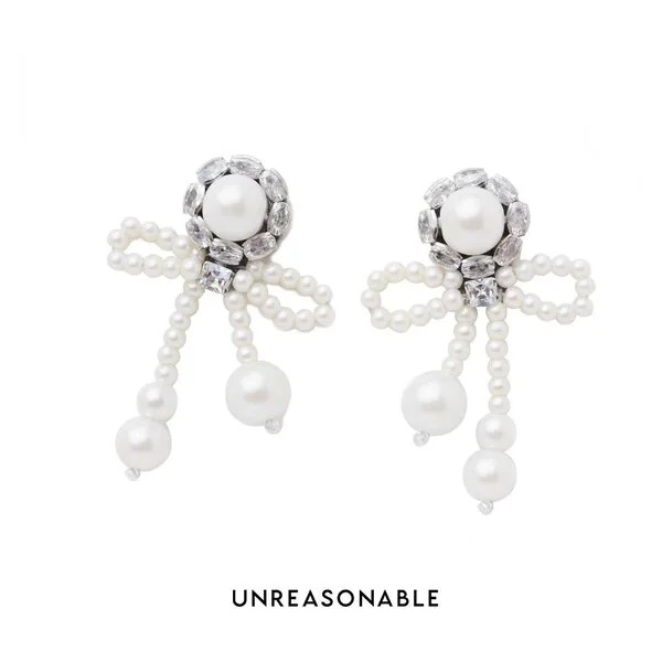 ต่างหูโบว์ Romance Bow Pearl Drop Earrings ต่างหูคลิป ต่างหูก้านเงินแท้ น้ำหนักเบา UA0901-01 Unreasonable Accessories image 2 ต่างหูโบว์ Romance Bow Pearl Drop Earrings ต่างหูคลิป ต่างหูก้านเงินแท้ น้ำหนักเบา UA0901-01 Unreasonable Accessories image 2