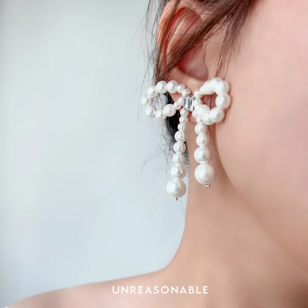 ต่างหูโบว์ มุกแก้ว Glass Pearl ต่างหูคลิป ต่างหูก้านเงินแท้ สีขาว UA0937-01 Unreasonable Accessories image 6 ต่างหูโบว์ มุกแก้ว Glass Pearl ต่างหูคลิป ต่างหูก้านเงินแท้ สีขาว UA0937-01 Unreasonable Accessories image 6