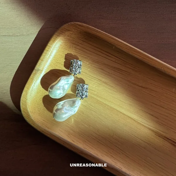 Baroque pearl earrings ขาว ต่างหูคลิป ก้านเงินแท้ น้ำหนักเบา UA1017-01 Unreasonable Accessories image 3 Baroque pearl earrings ขาว ต่างหูคลิป ก้านเงินแท้ น้ำหนักเบา UA1017-01 Unreasonable Accessories image 3