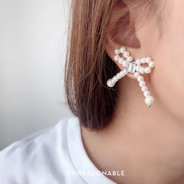 ต่างหูโบว์ มุกแก้ว Glass Pearl ต่างหูคลิป ต่างหูก้านเงินแท้ UA0935-01 Unreasonable Accessories image 4 ต่างหูโบว์ มุกแก้ว Glass Pearl ต่างหูคลิป ต่างหูก้านเงินแท้ UA0935-01 Unreasonable Accessories image 4