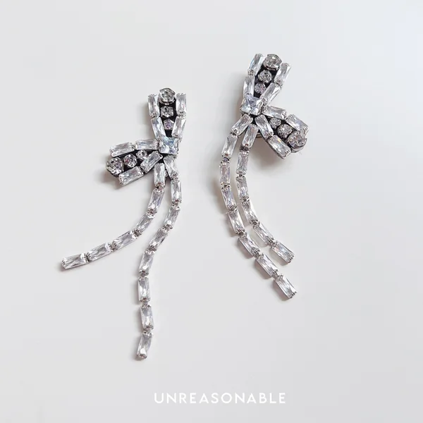 ต่างหูโบว์ CZ ทำเป็นต่างหูหนีบ หรือก้านเงินได้ น้ำหนักเบา สวยใส่สบาย UA0933-01 Unreasonable Accessories image 1 ต่างหูโบว์ CZ ทำเป็นต่างหูหนีบ หรือก้านเงินได้ น้ำหนักเบา สวยใส่สบาย UA0933-01 Unreasonable Accessories image 1