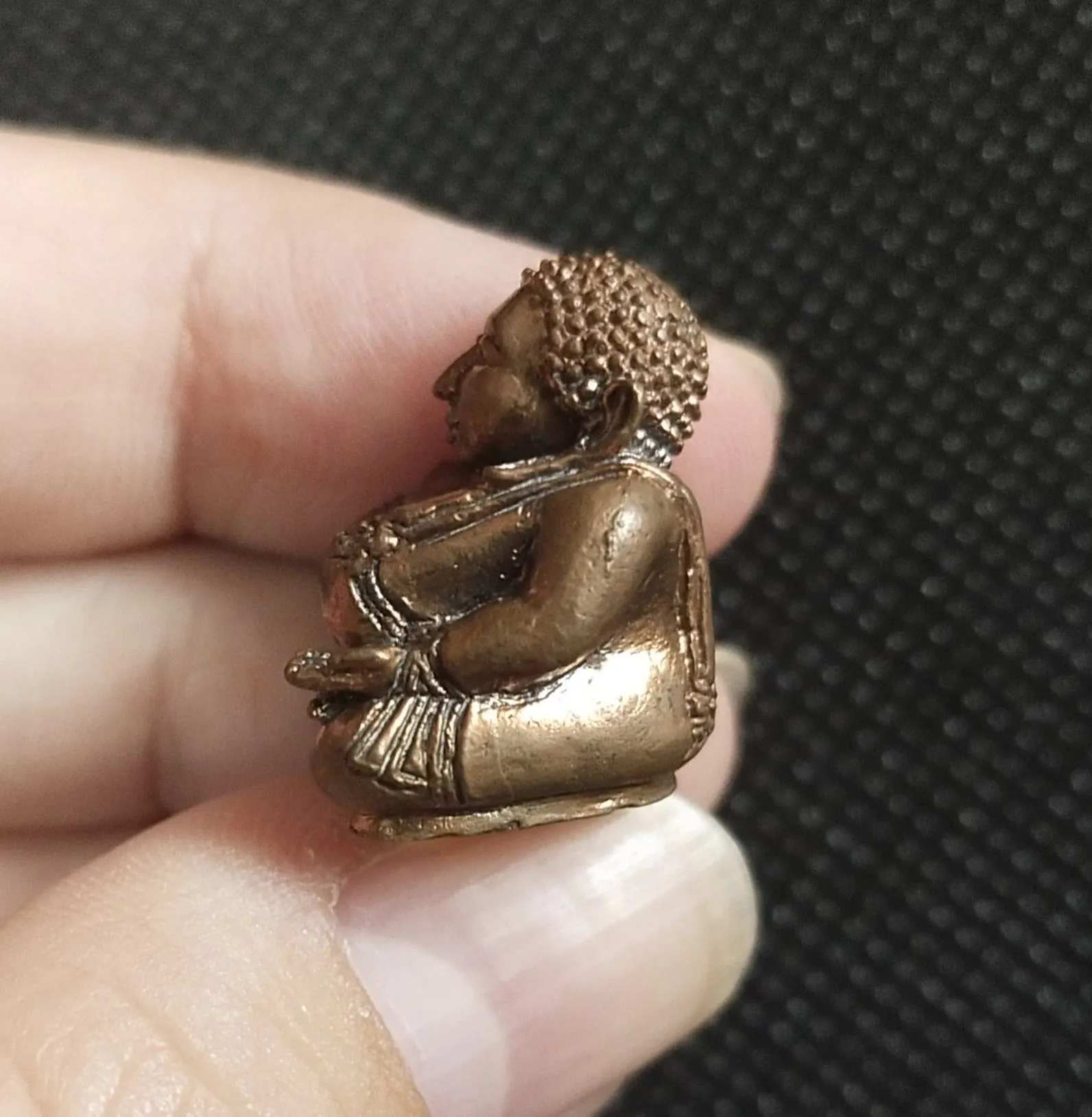 พระสังกัจจายน์น้อยร้อยล้าน เนื้อสัมฤทธิ์มหาชนวน พ่อท่านคลิ้ง วัดถลุงทอง จ.นครศรีธรรมราช ปี 2557 (เลข960)