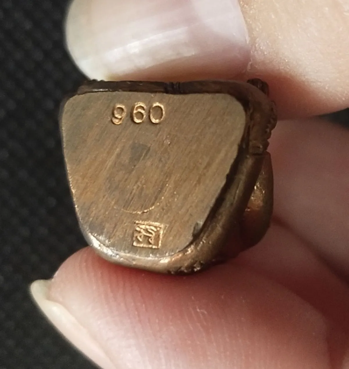 พระสังกัจจายน์น้อยร้อยล้าน เนื้อสัมฤทธิ์มหาชนวน พ่อท่านคลิ้ง วัดถลุงทอง จ.นครศรีธรรมราช ปี 2557 (เลข960)